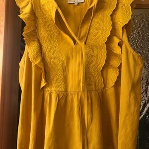 Adorable mustard colored top.